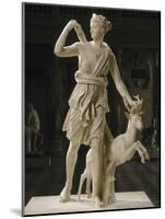 Artémis de Versailles, Diane chasseresse accompagnée d'une biche-null-Mounted Giclee Print