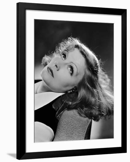 As You Desire Me by George Fitzmaurice, based on a play by Luigi Pirandello, with Greta Garbo, 1932-null-Framed Photo