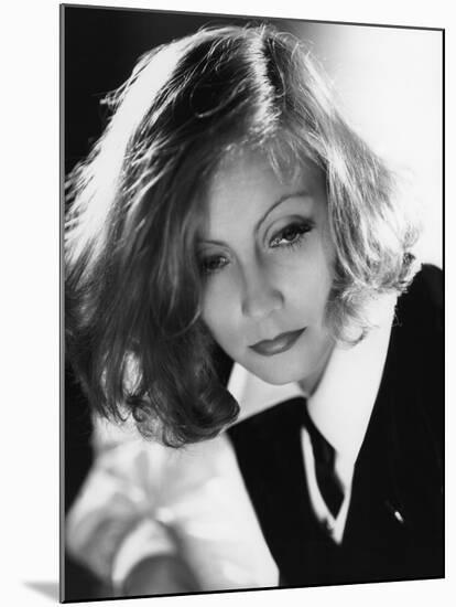 As You Desire Me by George Fitzmaurice, based on a play by Luigi Pirandello, with Greta Garbo, 1932-null-Mounted Photo