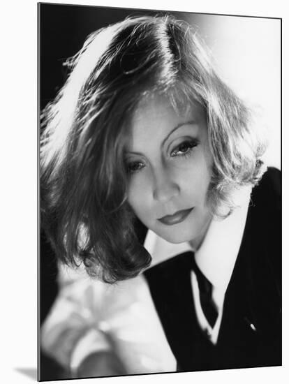 As You Desire Me by George Fitzmaurice, based on a play by Luigi Pirandello, with Greta Garbo, 1932-null-Mounted Photo