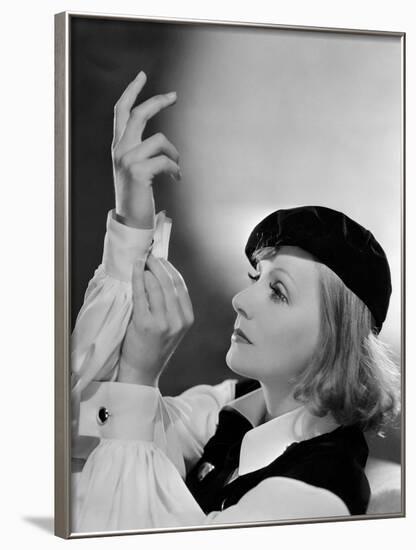 As You Desire Me by George Fitzmaurice, based on a play by Luigi Pirandello, with Greta Garbo, 1932-null-Framed Photo