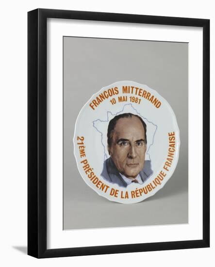 Assiette imprimée ornée du portrait de François Mitterrand-null-Framed Giclee Print