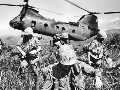 'Vietnam War US Marines Hue' Photographic Print - Associated Press ...