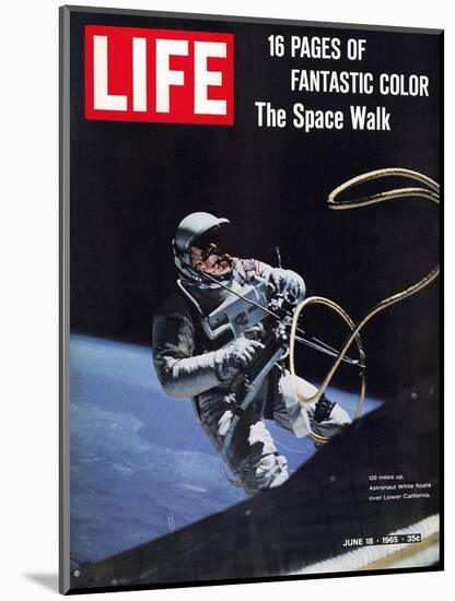 Astronaut Ed White in Space, Tethered to Gemini 4 Spaceship, The Space Walk, June 18, 1965-James A. Mcdivitt-Mounted Photographic Print
