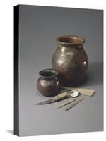 Atelier de potier : un pot à cuire, une jarre à sagou, une batte de potier et matériel de potier-null-Stretched Canvas