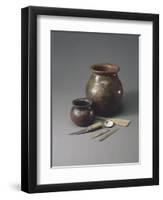 Atelier de potier : un pot à cuire, une jarre à sagou, une batte de potier et matériel de potier-null-Framed Giclee Print