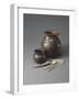 Atelier de potier : un pot à cuire, une jarre à sagou, une batte de potier et matériel de potier-null-Framed Giclee Print
