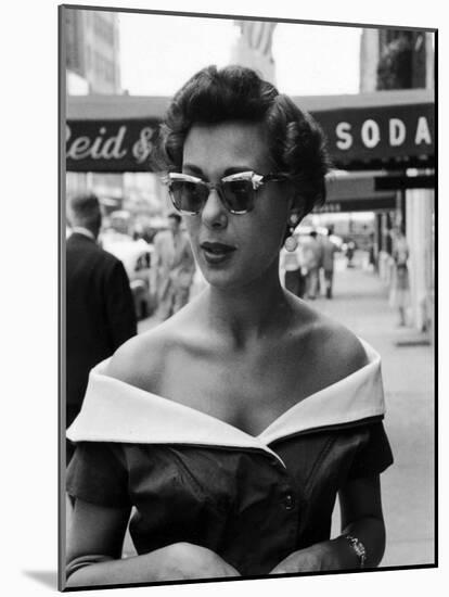 Attractive Young Woman in Manhattan-Lisa Larsen-Mounted Photographic Print