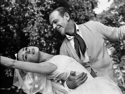 https://imgc.allpostersimages.com/img/posters/audrey-hepburn-and-fred-astaire-married_u-L-Q1166CV0.jpg?artPerspective=n