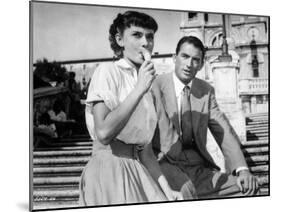 Audrey Hepburn and Gregory Peck in Roman Holiday-Movie Star News-Mounted Photo