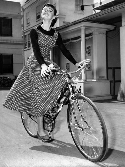audrey hepburn black and white dress Lost in Vintage Fashion | It's Just a Dress in Sabrina (1954) The Paris It's just a dress But it was the moment Audrey 1 x Womens Dress Care Instructions Audrey Hepburn My Fair Lady
