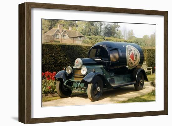 Auto: Daimler, 1921-null-Framed Giclee Print