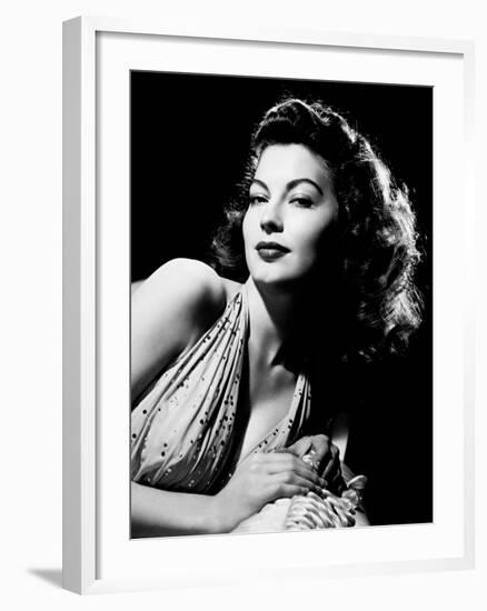 Ava Gardner, 1945-null-Framed Photographic Print