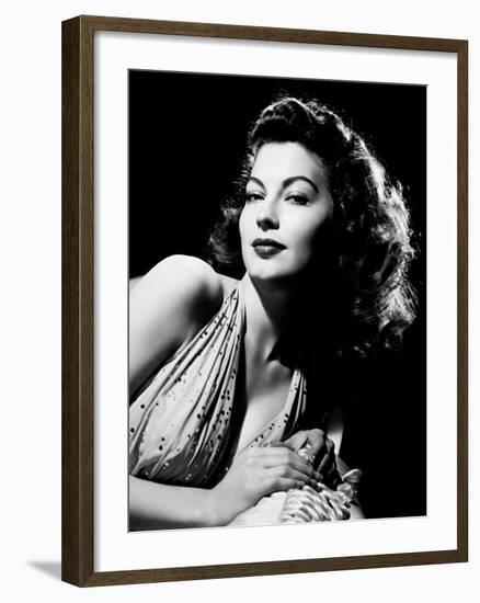 Ava Gardner, 1945-null-Framed Photographic Print