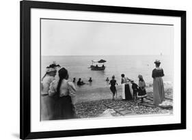 Baignade à la plage-null-Framed Giclee Print