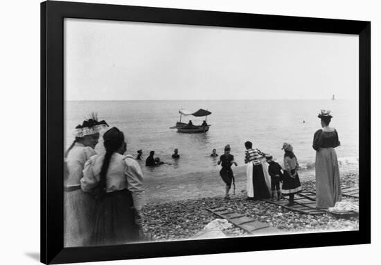 Baignade à la plage-null-Framed Giclee Print