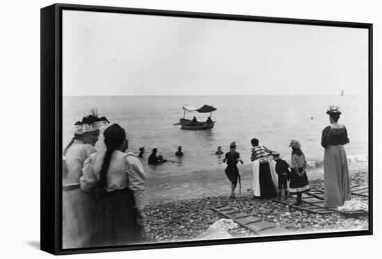 Baignade à la plage-null-Framed Stretched Canvas