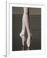 Ballerina en pointe-Erik Isakson-Framed Photographic Print