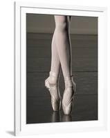 Ballerina en pointe-Erik Isakson-Framed Photographic Print