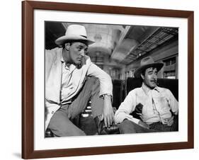 Bandido caballero by Richard Fleischer with Robert Mitchum and Gilbert Roland, 1956 (b/w photo)-null-Framed Photo