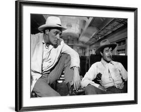 Bandido caballero by Richard Fleischer with Robert Mitchum and Gilbert Roland, 1956 (b/w photo)-null-Framed Photo