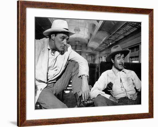 Bandido caballero by Richard Fleischer with Robert Mitchum and Gilbert Roland, 1956 (b/w photo)-null-Framed Photo