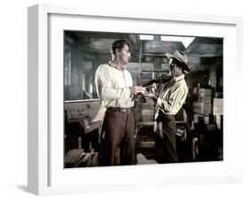Bandido caballero by Richard Fleischer with Robert Mitchum and Gilbert Roland, 1956 (photo)-null-Framed Photo