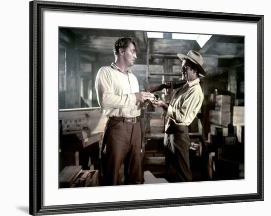 Bandido caballero by Richard Fleischer with Robert Mitchum and Gilbert Roland, 1956 (photo)-null-Framed Photo