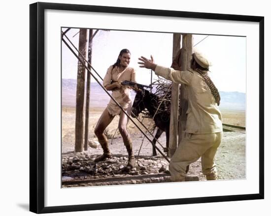 BANDOLERO, 1968 directed by ANDREW McLAGLEN with Raquel Welch (photo)-null-Framed Photo