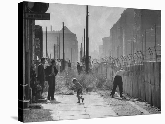 Barbed-Wire Tops Berlin Wall; West Berliners Gather Nearby-null-Stretched Canvas