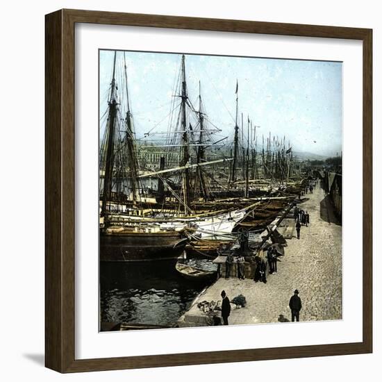 Barcelona (Spain), View of the Port-Leon, Levy et Fils-Framed Premium Photographic Print