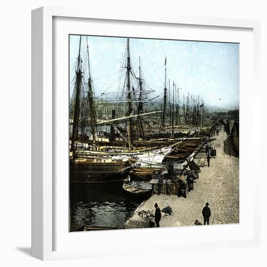 Barcelona (Spain), View of the Port-Leon, Levy et Fils-Framed Photographic Print