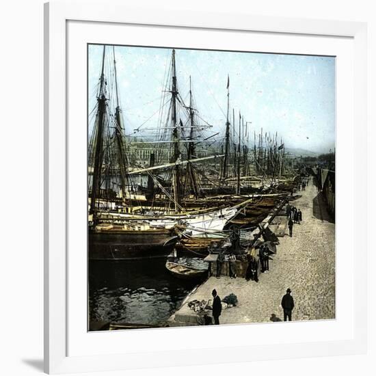 Barcelona (Spain), View of the Port-Leon, Levy et Fils-Framed Photographic Print