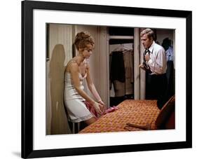 BAREFOOT IN THE PARK, 1967 directed by GENE SACHS Jane Fonda and Robert Redford (photo)-null-Framed Photo