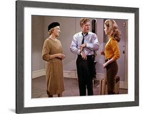 BAREFOOT IN THE PARK, 1967 directed by GENE SACHS Mildred Natwick, Robert Redford and Jane Fonda (p-null-Framed Photo