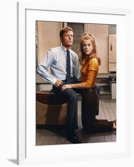 BAREFOOT IN THE PARK, 1967 directed by GENE SACHS Robert Redford and Jane Fonda (photo)-null-Framed Photo