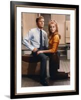 BAREFOOT IN THE PARK, 1967 directed by GENE SACHS Robert Redford and Jane Fonda (photo)-null-Framed Photo