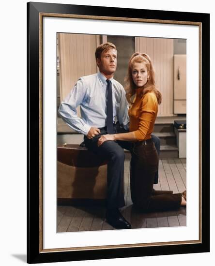 BAREFOOT IN THE PARK, 1967 directed by GENE SACHS Robert Redford and Jane Fonda (photo)-null-Framed Photo