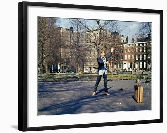 BAREFOOT IN THE PARK, 1967 directed by GENE SACHS Robert Redford (photo)-null-Framed Photo