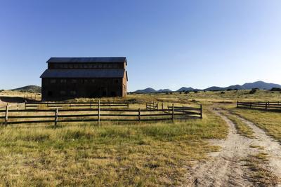 https://imgc.allpostersimages.com/img/posters/barn-in-a-rural-landscape-santa-fe-new-mexico-usa_u-L-Q1D2AI00.jpg?artPerspective=n
