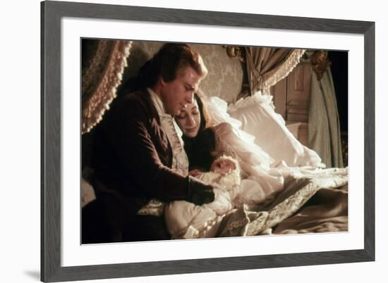 BARRY LYNDON, 1975 directed by STANLEY KUBRICK Ryan O'Neal / Maria Berenson (photo)-null-Framed Photo
