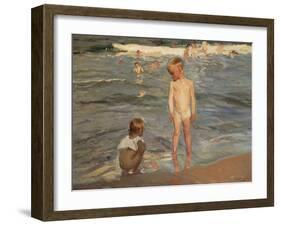 Bathing Children at the Beach of Valencia, 1910-Joaquin Sorolla-Framed Premium Giclee Print