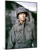 BATTLE OF THE BULGE, 1965 directed by KEN ANNAKIN Charles Bronson (photo)-null-Mounted Photo