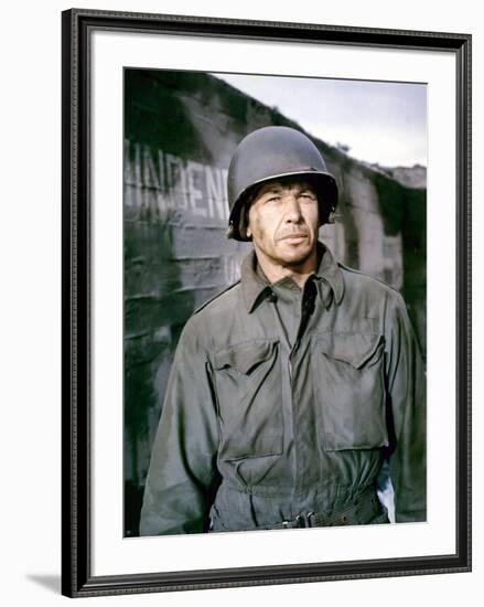 BATTLE OF THE BULGE, 1965 directed by KEN ANNAKIN Charles Bronson (photo)-null-Framed Photo