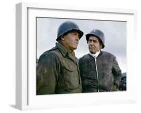 BATTLE OF THE BULGE, 1965 directed by KEN ANNAKIN Henry Fonda and Robert Ryan (photo)-null-Framed Photo