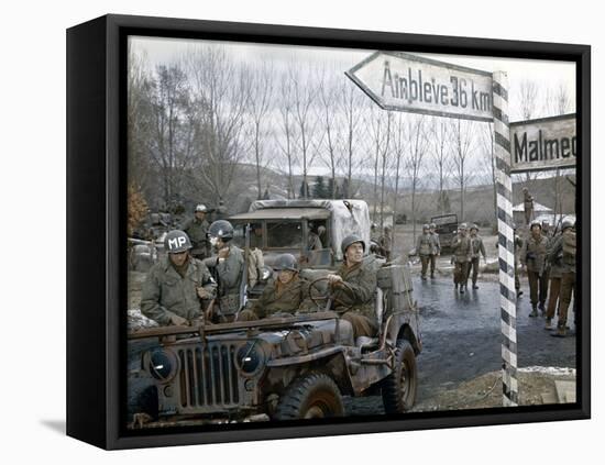 BATTLE OF THE BULGE, 1965 directed by KEN ANNAKIN James MacArthur and Ty Hardin (photo)-null-Framed Stretched Canvas