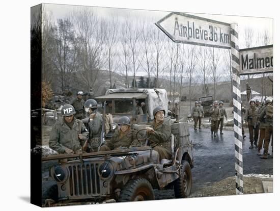 BATTLE OF THE BULGE, 1965 directed by KEN ANNAKIN James MacArthur and Ty Hardin (photo)-null-Stretched Canvas