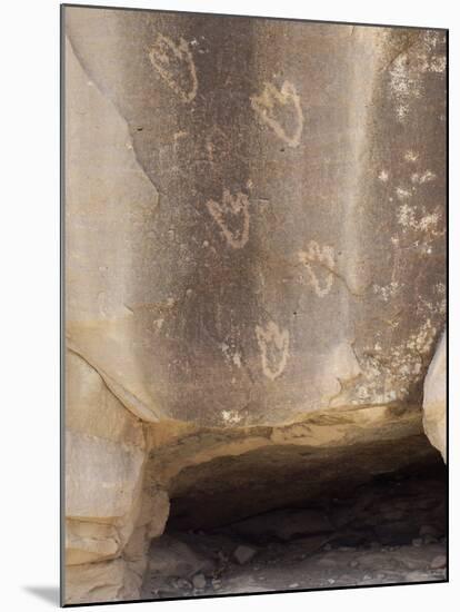 Bear Paw Petroglyphs of the Anasazi Ancestral Puebloans, Canyon De Chelly, Arizona-null-Mounted Photographic Print