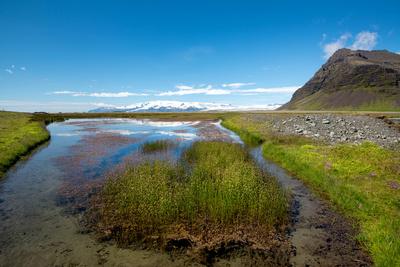 https://imgc.allpostersimages.com/img/posters/beautiful-landscape-river-in-wild-iceland_u-L-Q13F4290.jpg?artPerspective=n