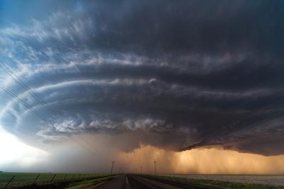 'Beautifully Structured Supercell Thunderstorm in American Plains ...